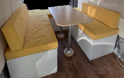 bed_with_table